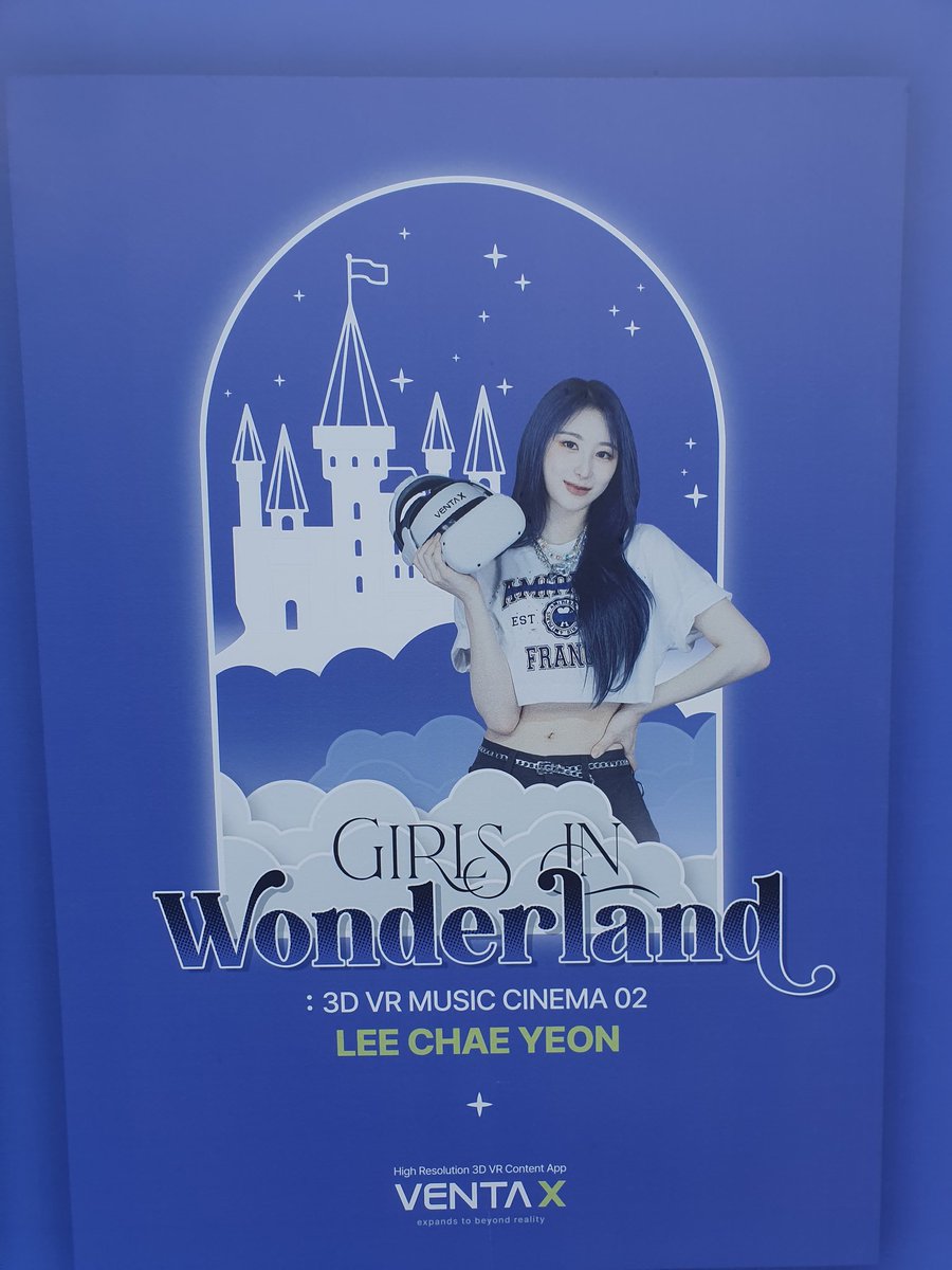 ip181029's tweet image. #VENTAX #VR콘서트 #KPOPVR
#걸스인원더랜드 #오마이걸 #이채연
VR로 보니까 눈 마주칠때마다 진심 설레여
이렇게 가까이서 볼 수 있다니 너무 신기합니다
체험끝나고 기기 벗으니까 갑자기 오마이걸 효정님이 진짜로 나타나서 더 깜짝놀랐어요
여유만 있으면 진짜 사고 싶습니다