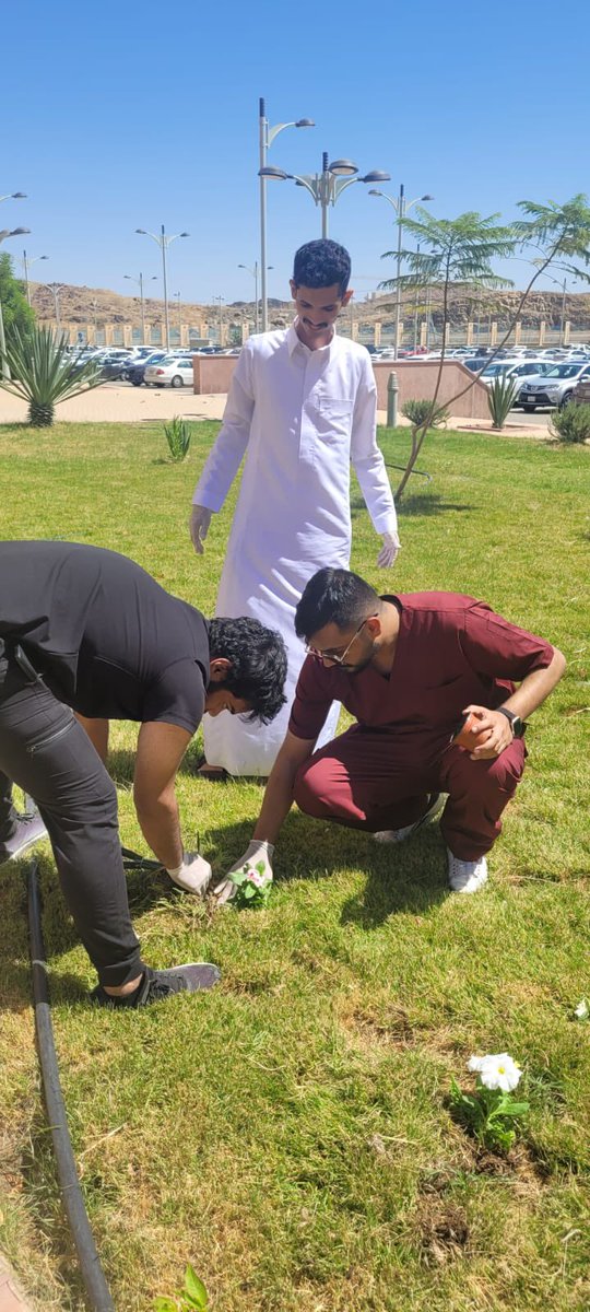 bu_dsa1's tweet photo. #تغطية 
#جامعة_الباحة | #عمادة_شؤون_الطلاب | نظم #نادي_مركز_اللغة_الإنجليزية نشاط بعنوان "حملة التشجير"

 🗓 الأربعاء ٢٦/  ٣/ ١٤٤٥ 
 ⏱ ١٠  - ١١ ص
 📍المدينة الجامعية بالعقيق 
#الأندية_الطلابية https://t.co/evPl4cEqIV