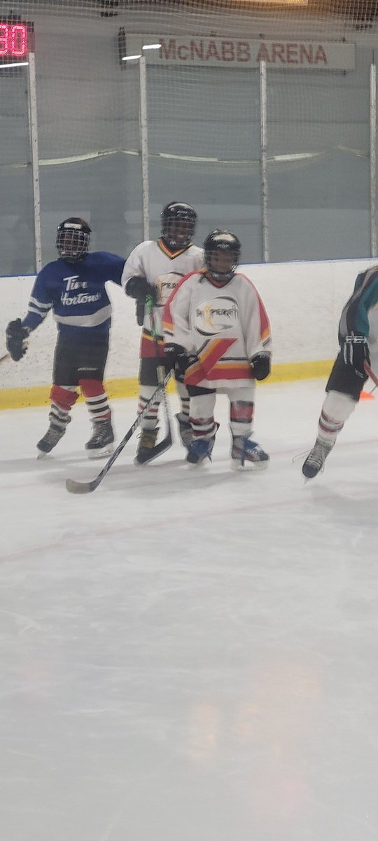 CanadaShift's tweet photo. Today, we assisted @AfricanHockeyAH with their last two players of this season. Over 70 kids were involved in this amazing program learning the game of hockey.  #equipment4kids #GrassRootsHockey #HockeyIsForEveryone @BGHC_Canada @BlackGirlHockey @saroyatinker71 @nursey16 https://t.co/1crIWBc2IW