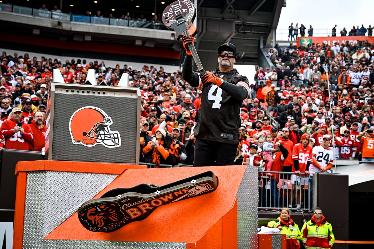 Browns's tweet photo. shoutout to the legend, Phil Dawson, for being our #DawgPound Captain today 🙌 https://t.co/QmtTstsvYg