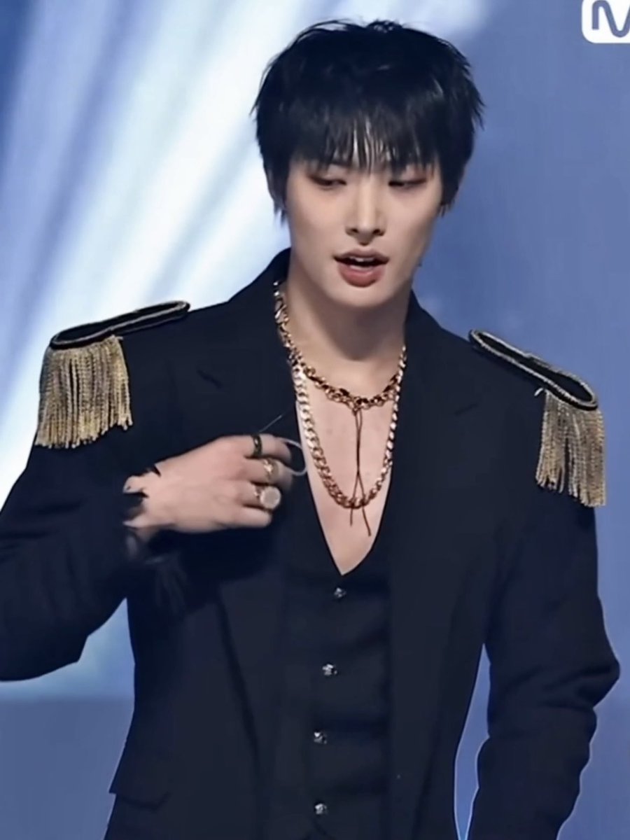 mingifeeds's tweet photo. elegant, handsome. that’s song mingi https://t.co/f0H9zc9FN6