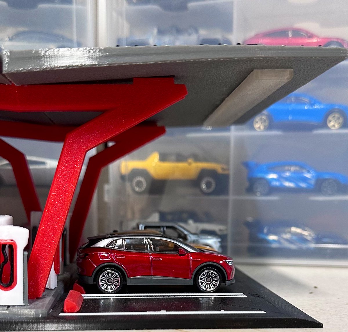 Volkswagen ID4 spotted at Tesla supercharger today !! 

#Matchbox #VolkswagenID4 #TeslaSupercharger