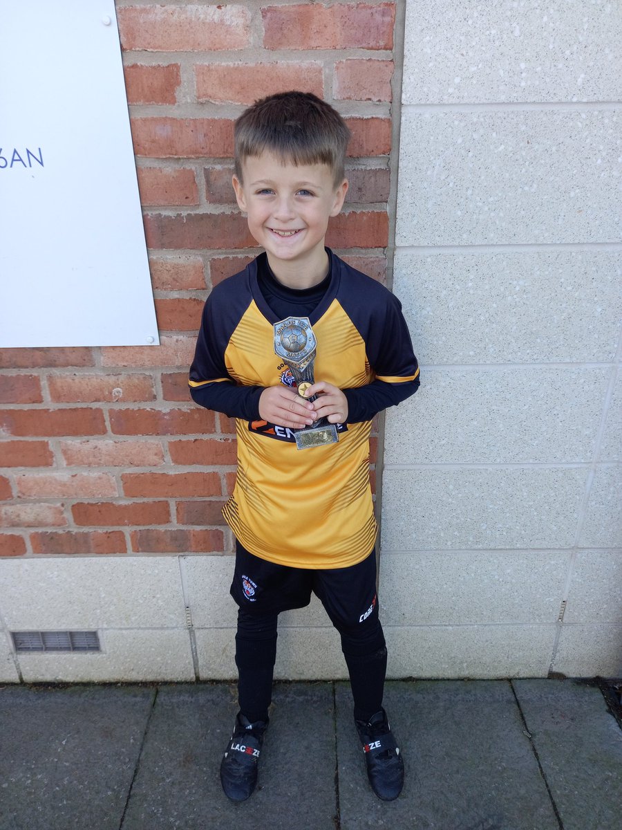 stevie1w's tweet photo. Man of match for kaiden playing for goole tigers on sat 🏆,then a long early drive to chappletown playing for pollington on Sunday. We don't do lay in's, we love our football filled weekends lol ⚽️🙈 #footballmad! @BoothferryPS @ChipperfieldYr4 https://t.co/f2aWStBx4f
