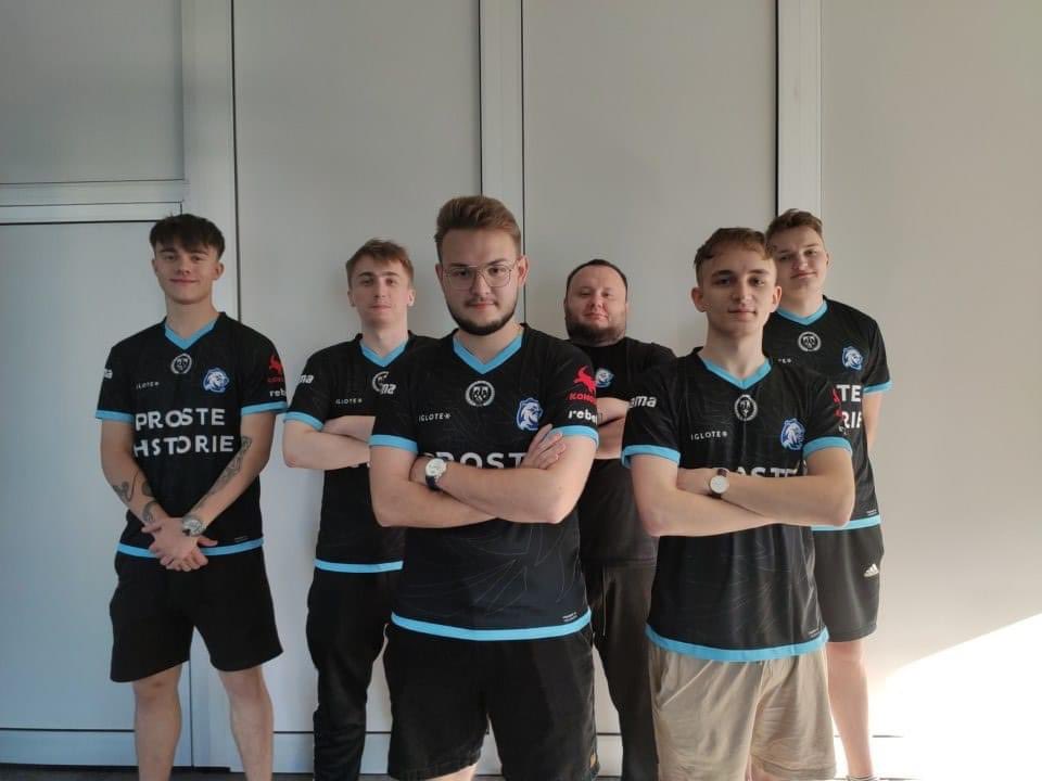 Kończymy GameX Rzeszów na 2 miejscu i zgarniamy 4000 zł. 

<a href="/majstercs/">majstercs</a> 
<a href="/FlayyCS/">Flayy-</a> 
<a href="/kisserekk/">kisserek</a> 
@OlimPcsgo 

gg dla przeciwników, zagrali bardzo dobrze i wykorzystali nasze wszystkie błędy. 

<a href="/tomek2003pl/">s0ki</a>, @XydooCSGO i spółka.