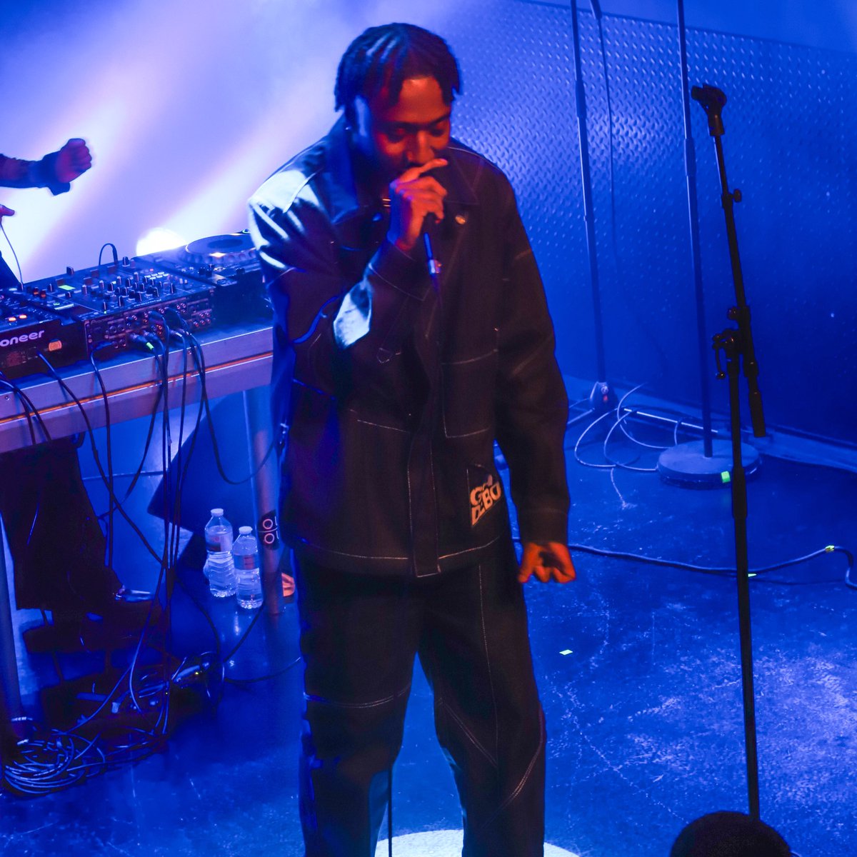 En première partie du concert de Maeta, on a pu (re)découvrir <a href="/xjuly7/">July 7 🍬</a> . Il nous a transporté dans son univers musical !

📸 : <a href="/epheere/">FR 🇸🇳☝🏾</a>