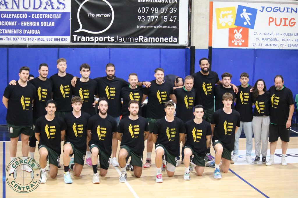 Cercle_Central's tweet photo. 🏀 Agafen ritme! El Tenea @CBEsparreguera s’imposa 66-54 a la UE Barberà en el partit endarrerit de la segona jornada. Els de @Norberto_Guerra l’han trencat al 3Q (25-16). Abans, l’equip ha sortit amb samarretes de suport a @Fontanals1, lesionat de llarga durada. #Esparreguera https://t.co/kGipelUzHy