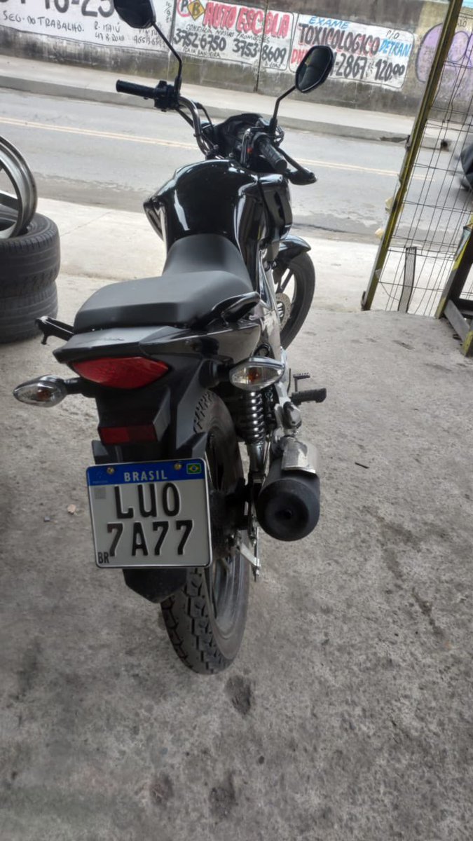 Jeftedasilva22's tweet photo. Varios dia de trabalho vários horas em pé cortando cabelo  6 anos pra comprar minha moto 3 minutos de covardia tiraram minha motinha de mim Chateado 😔💔 https://t.co/YMpKfmoqkD