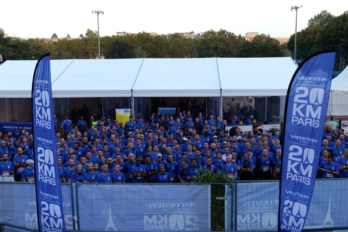 Bleuet de France (@bleuetfrance) on Twitter photo Dimanche dernier, une vague bleue composée de 650 coureurs du <a href="/SCArmees/">Commissariat des armées</a> portant le #BleuetFrance a déferlé sur les <a href="/20km_Paris/">Les Vredestein 20km de Paris</a>.
A leurs côtés, et en ces temps où chaque acte de bonté revêt une importance cruciale, nous réitérons notre mission : aider #ceuxquirestent.
#terrorisme Dimanche dernier, une vague bleue composée de 650 coureurs du <a href="/SCArmees/">Commissariat des armées</a> portant le #BleuetFrance a déferlé sur les <a href="/20km_Paris/">Les Vredestein 20km de Paris</a>.
A leurs côtés, et en ces temps où chaque acte de bonté revêt une importance cruciale, nous réitérons notre mission : aider #ceuxquirestent.
#terrorisme