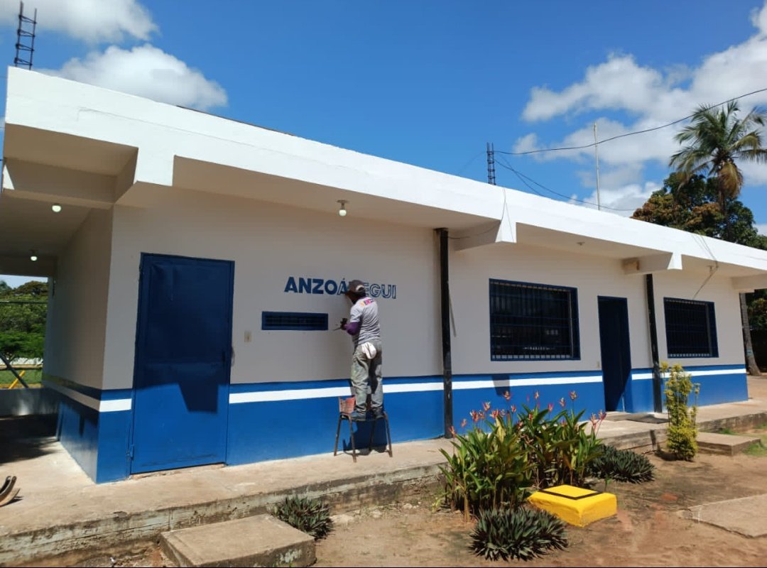 #EnFotos 📸 | Este domingo los trabajadores gasíferos del CDT Anaco realizaron jornada de embellecimiento a sus espacios de trabajo que culminó con compartir de sopa, rumbo a las Bienvenida de las Navidades. 🇻🇪🎄✴️

<a href="/NicolasMaduro/">Nicolás Maduro</a>
<a href="/luismarcanos/">Luis Marcano</a>
<a href="/anzoateguigob/">Gobierno Bolivariano de Anzoátegui</a>

#MiPuebloLibertador