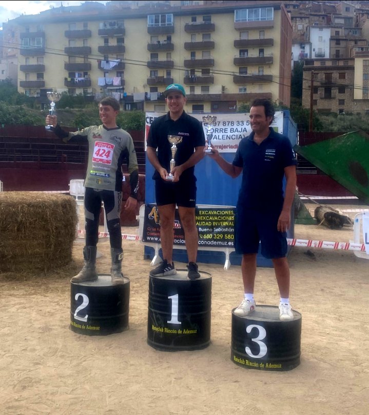 🏆Pódiums vileros en el Trial de Ademuz
Hoy se ha celebrado la prueba del Trial de Ademuz, puntuable para el Campeonato de Trial de la Comunidad Valenciana.
Miguel Llinares vencedor en TR2b 
Kiko Sánchez  primero en TR3b
Juan Miguel Arlandiz en TR4, que finalizó en 6° posición