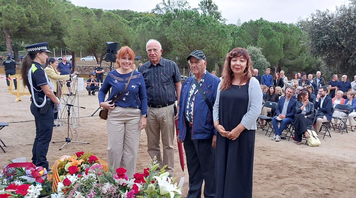 SBDencomupodem's tweet photo. Avui fa 83 anys que va morir Lluís Companys, l'únic president de govern del món escollit democràticament que ha mort executat.
Avui hem participat de l'ofrena en la seva memòria perquè hi ha barbàries que no podem permetre'ns oblidar mai!
#MemòriaDemocràtica
#FeixismeMaiMés https://t.co/fRICtLZtVn