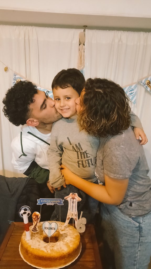 mirthaaa's tweet image. Feliz día mamá gracias por este ser que me diste (no estamos juntos)pero creo que se merece un reconocimiento al menos