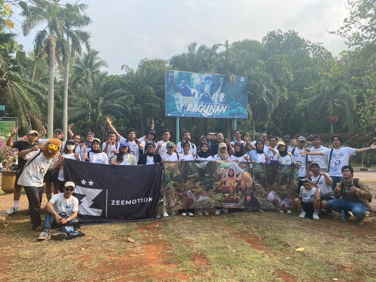 icemoon297's tweet photo. Thank you #ZeeYouZoo hari ini walaupun pegel ngikutin yg laen muter² dari ujung ke ujung tapi disitu letak keseruan nya😁 https://t.co/0D6HXxSQtD