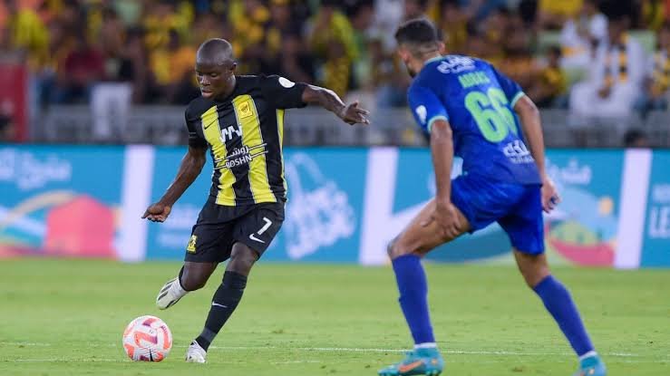 Blue_Footy's tweet photo. N'Golo Kante has started eleven consecutive games (946 minutes) for Al-Ittihad so far this season.

The midfielder only managed nine games (685 minutes) for Chelsea last season. 🤔 https://t.co/ZXph1h0p5S
