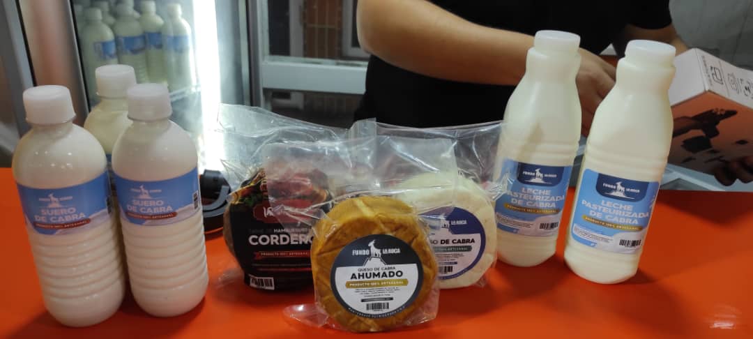 Aleja_dos's tweet photo. Feliz domingo para todos...

Aquí una señora que trabaja, porque nació bella pero no millonaria 🤪

kabraVac... Productos derivados de ovinos, caprinos y cerdos. https://t.co/KGFkpnMA1a