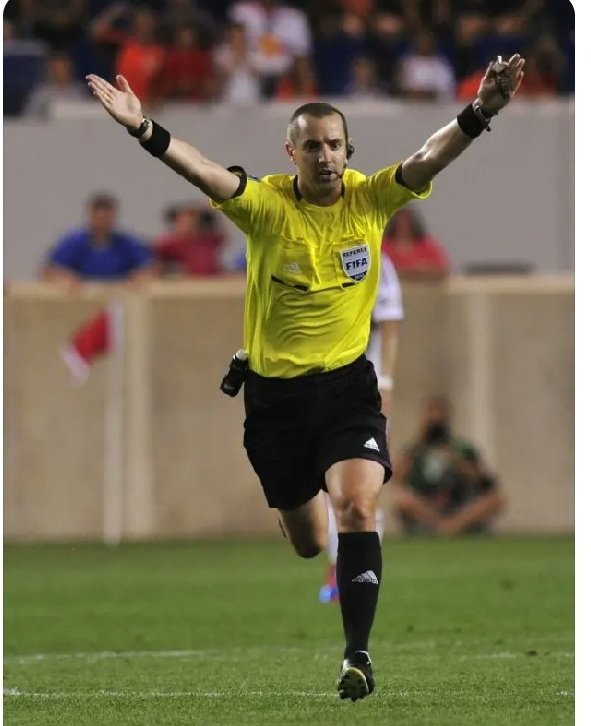 Referee finally releases poor intern from 72 hrs busy mat call,,😄