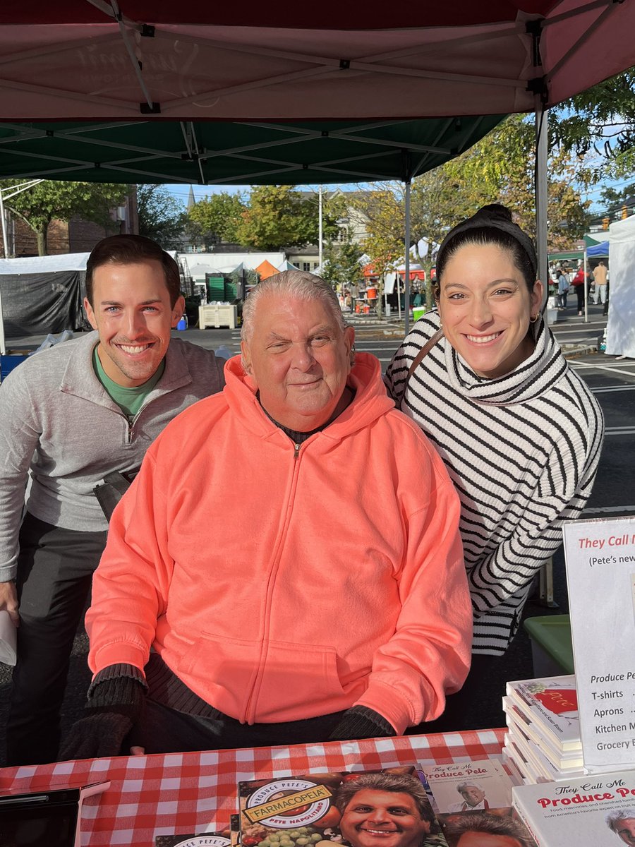 jcarnevale04's tweet photo. @ProducePete4NY If ya eat right, ya gonna live right!!! #bigfans @weekendtoday @DowntownSummit https://t.co/DMtyq74xza