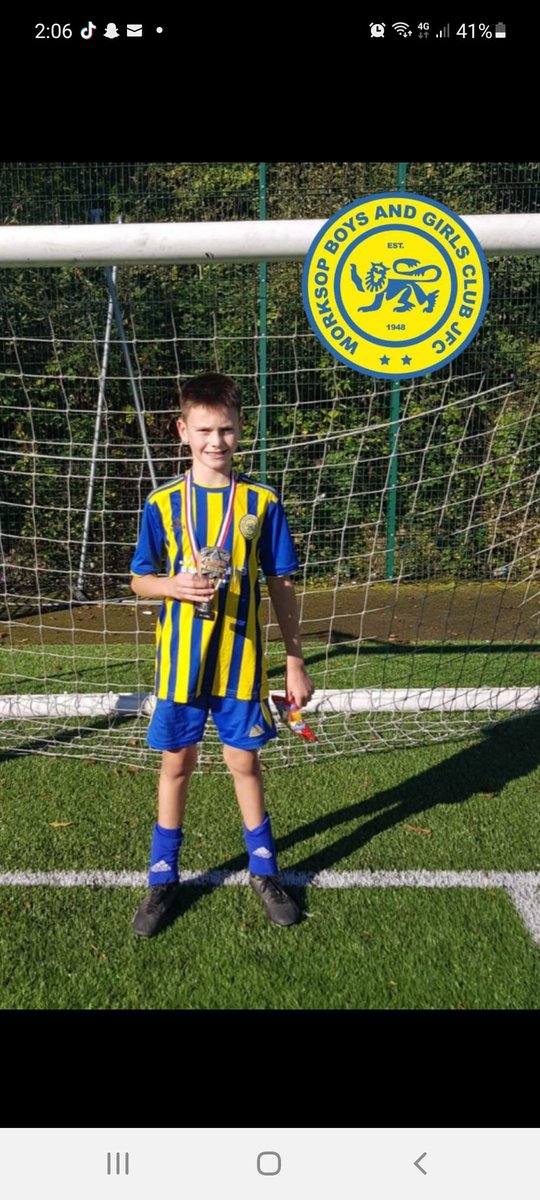 MichelleRook2's tweet photo. A cold Sunday morning doing what he does best, Football ⚽️ 
Cup game won and he scored the winning goal with a cracking free kick from the half way line ⚽️🥅 @Y5Macaw https://t.co/qwUHi7IVMB