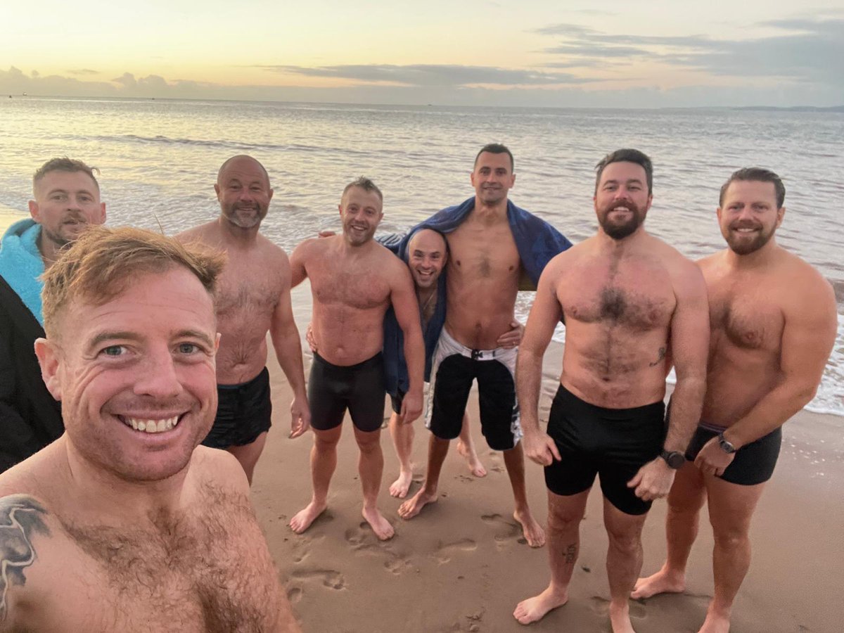 summittosea23's tweet photo. Great morning with @rv1uk yesterday. Keep up the good work! #coldwaterdip #circuittraining #charity #mentalhealth https://t.co/yfpLBZTEg1