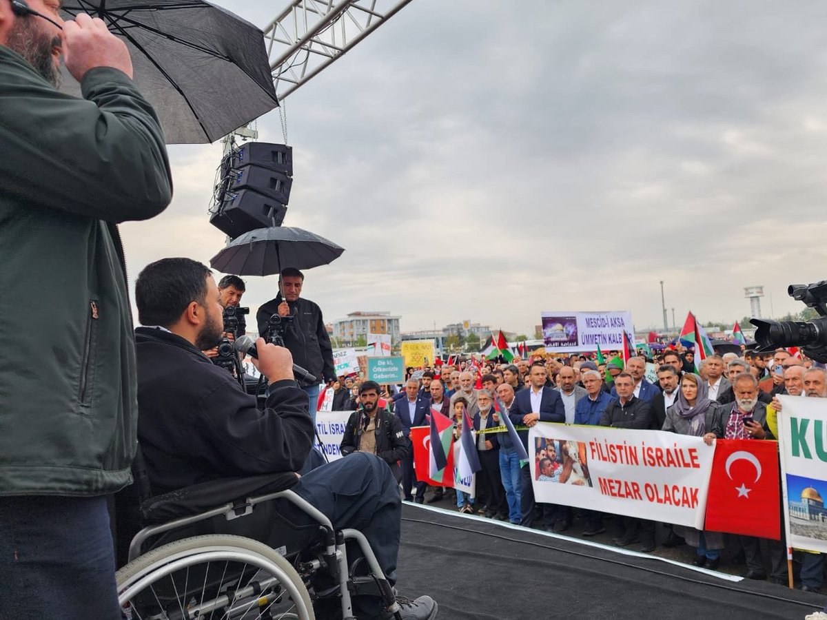 RefikSekerci's tweet photo. Bu milletin hiçbir evladı Kudüs'ten bana ne diyemez.
Çünkü Kudüs, bütün Müslümanların meselesidir. 

Prof.Dr. Necmettin Erbakan 

#ÖzgürFilistin 
#FilistininYanındayız https://t.co/VNZNdyvci7
