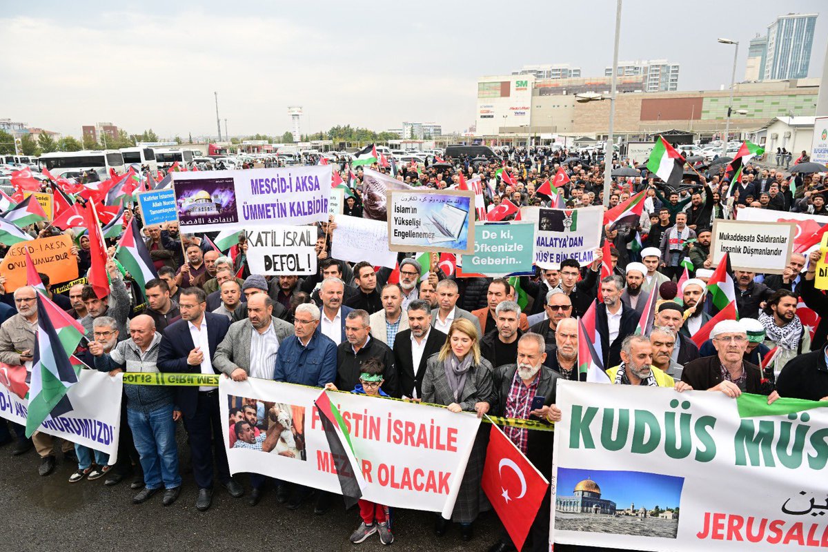 RefikSekerci's tweet photo. Bu milletin hiçbir evladı Kudüs'ten bana ne diyemez.
Çünkü Kudüs, bütün Müslümanların meselesidir. 

Prof.Dr. Necmettin Erbakan 

#ÖzgürFilistin 
#FilistininYanındayız https://t.co/VNZNdyvci7