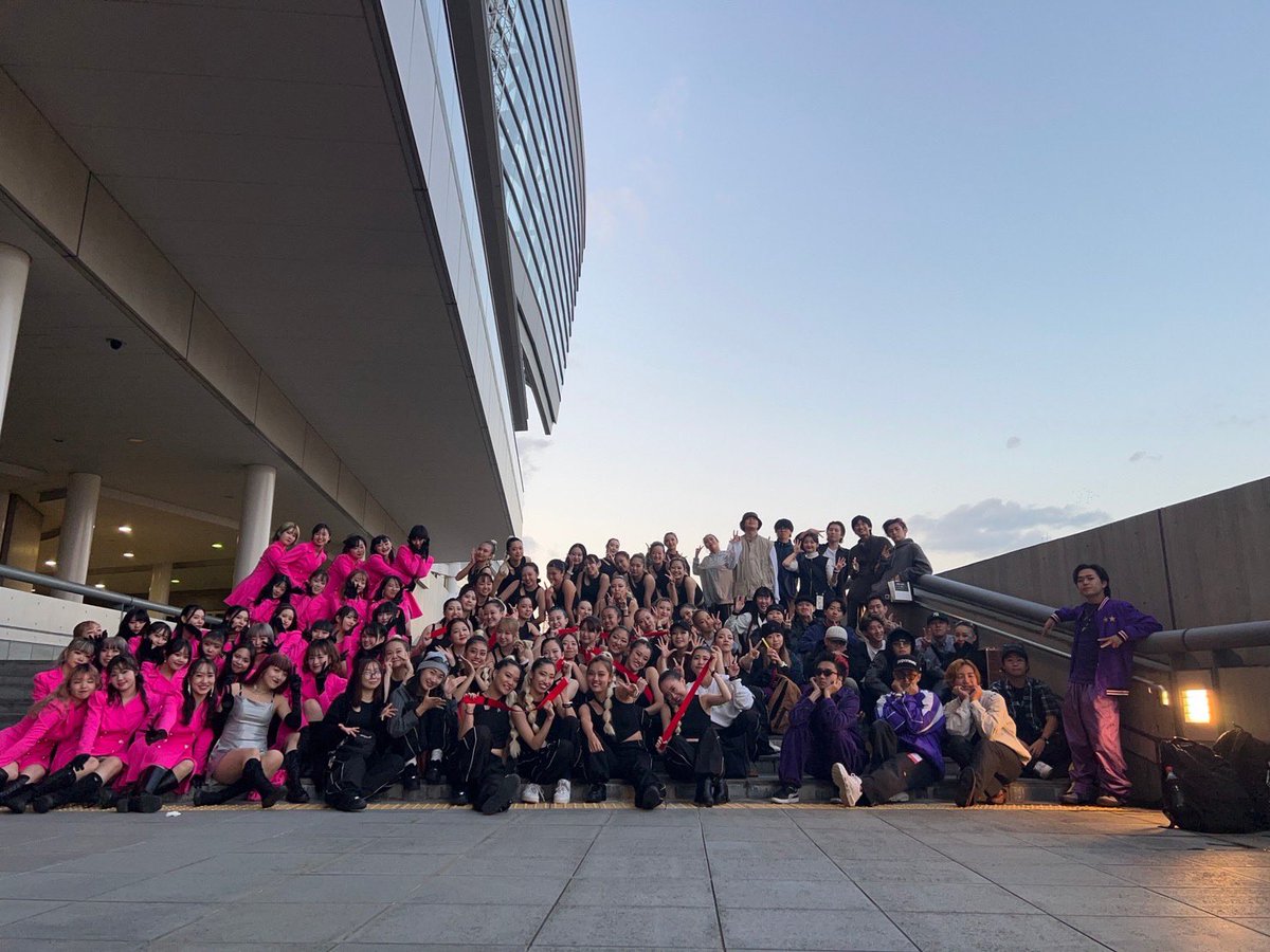 senaue's tweet photo. #FuuryuuFes 📍#さいたまスーパーアリーナ 
にて豪華なアイドルの皆様の中
ダンスステージの総合演出とダンサー出演をさせて頂きました🥲
ずっと夢だったことが
総勢147名のダンサーの皆んなのおかげで形になり
間違いなく私のダンス人生1の出来事でした！

これで終わらせないぞ〜！
感謝❤️❤️😭😭 https://t.co/nxzYNs9qIk