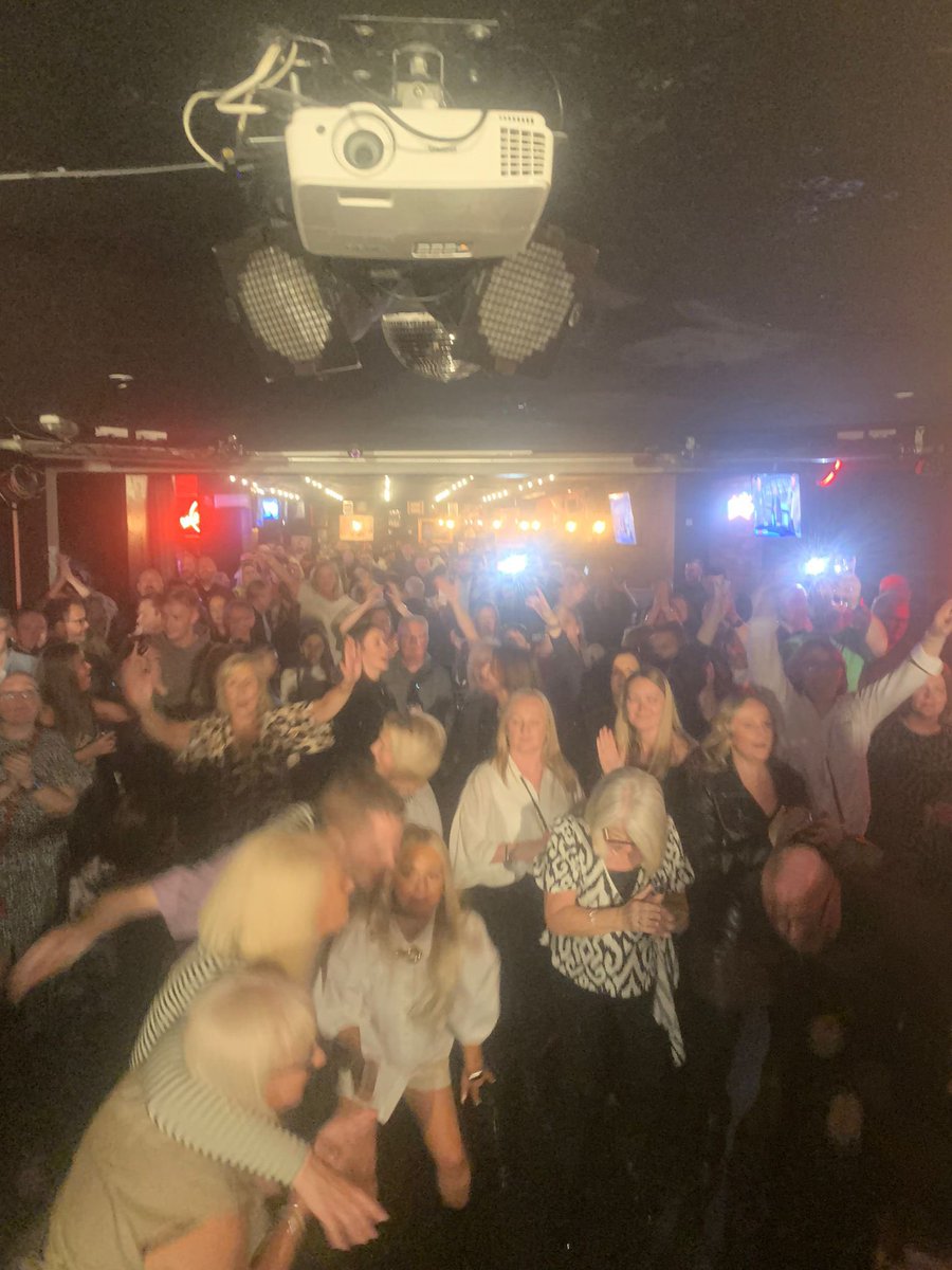 timoney67's tweet photo. Thanks to everybody for coming along last night. Had a brilliant time. Was good to be back up there. 🎸🎶🍺 https://t.co/gmIRB1TNx4
