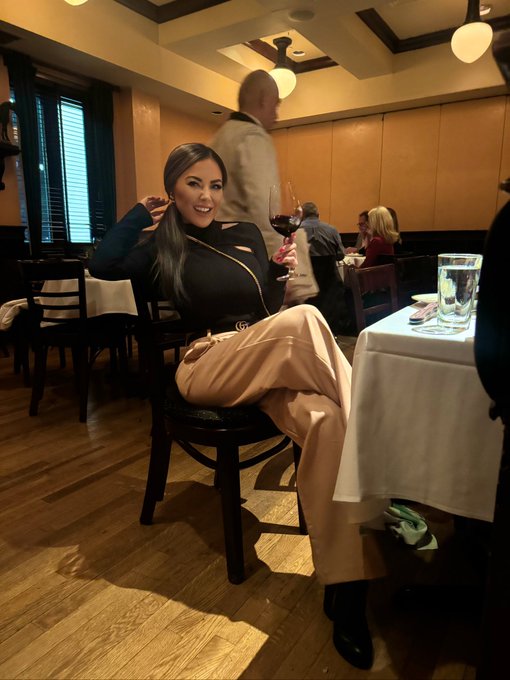 Last night at Smith and Wolensky NYC. My first grown up date  was at a S&amp;W in Vegas, like 20+ years ago