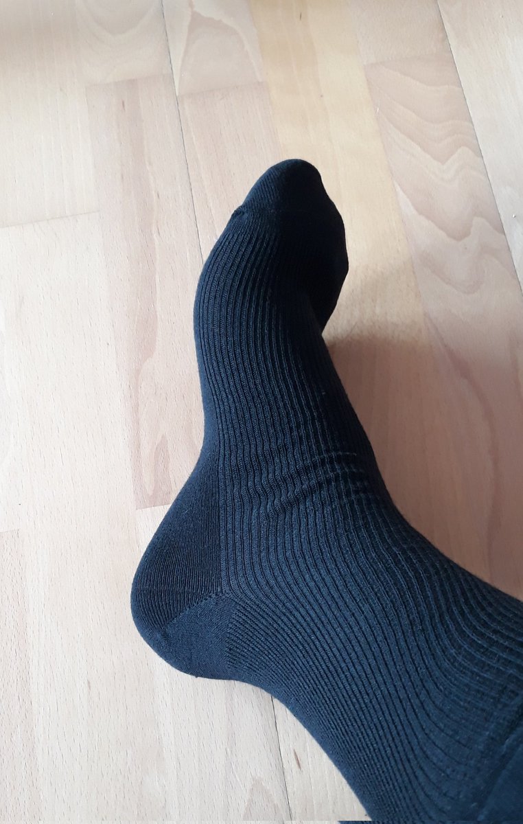DS10325802's tweet photo. Dein Platz ist unter diesen heiligen und sehr großen Füßen! 
#findom #socks #finsub #cashmaster #feet #paypig #slave https://t.co/a6DakcIvcM