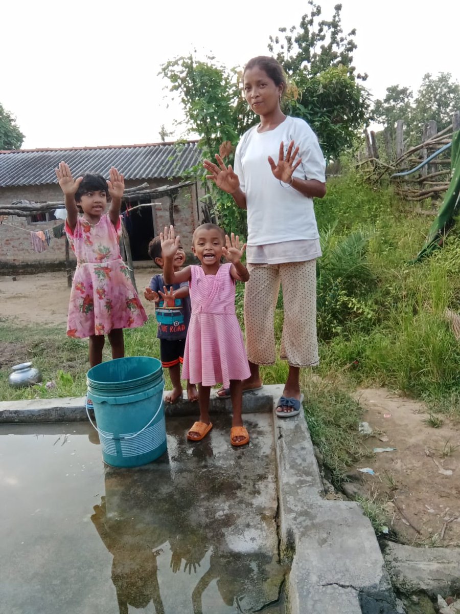 bijaduteer's tweet photo. #Globalhandwashing day के अवसर पर #bijaduteer के द्वारा, बच्चों को सही तरीके से handwash करने के तरीके वह इससे होने वाले लाभ को बताया गया ग्राम पंचायत चिन्नाकवाली बीजादूतीर राजी हेमला ब्लॉक बीजापुर https://t.co/k0FsnUVHKQ