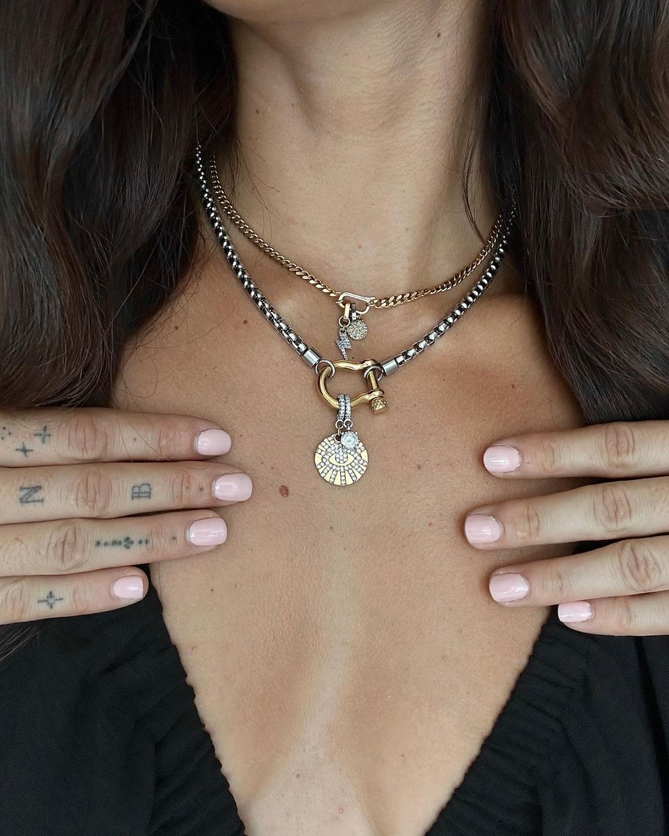 artizan_joyeria's tweet photo. Layered necklaces offer a unique way to express oneself and showcase individuality. Do it your way!
#LayerUp #NecklaceGameStrong #ExpressYourself #JewelryTrend #IndividualStyle https://t.co/5ACE5jNG6m