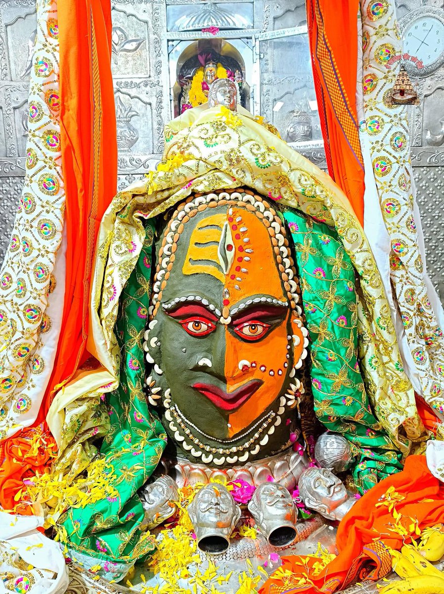 12Jyotirling's tweet photo. श्री महाकालेश्वर ज्योतिर्लिंग जी के आज के संध्या आरती शृंगार दर्शन 15.10.2023 https://t.co/MG6BtJ1U7L