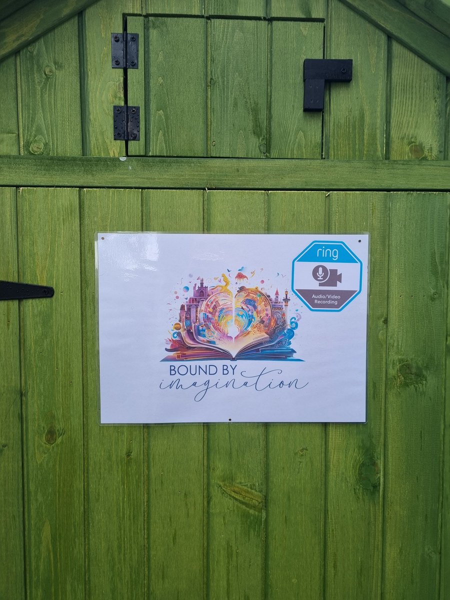 MatthiasEmma_'s tweet photo. Today I made a lil wish of mine come true... I opened a lending library in my garden 📚📖😍
2nd library is open at Cumming Hall, Kinloss!
Thank you for your kind words and encouragement @ForresAcadLib
#theforresway #community #lendinglibrary #reading #books #kindness https://t.co/sGXcTgiZpE