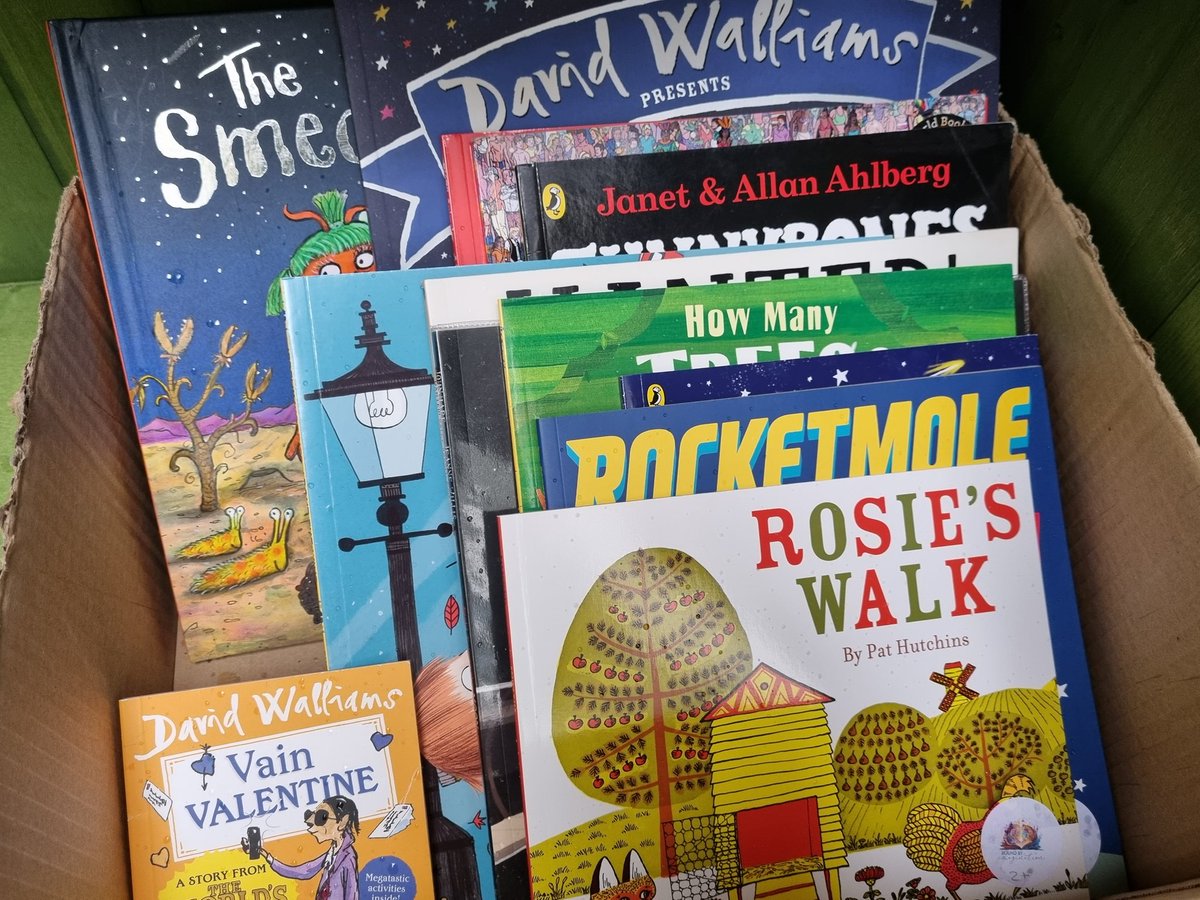 MatthiasEmma_'s tweet photo. Today I made a lil wish of mine come true... I opened a lending library in my garden 📚📖😍
2nd library is open at Cumming Hall, Kinloss!
Thank you for your kind words and encouragement @ForresAcadLib
#theforresway #community #lendinglibrary #reading #books #kindness https://t.co/sGXcTgiZpE