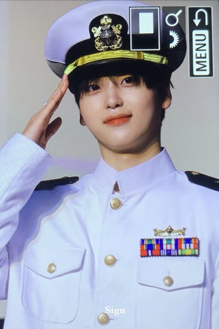 아ㅠ모송 이거
남친 군대에서 병사들한테 개사이코.독사.또라이새끼. < 이런별명달고잇을거같은데 자기앞에서만강모돼서웅냥냥우땨땨거리니까똑같이애교부리는갓기연하같음ㅠ 휴가나오면 맨날어깨가슴남는제복입고 형나군인같지?><하고잇으면실실웃을거같늠..(군대에선독사웃으면초상치는날이라함..)