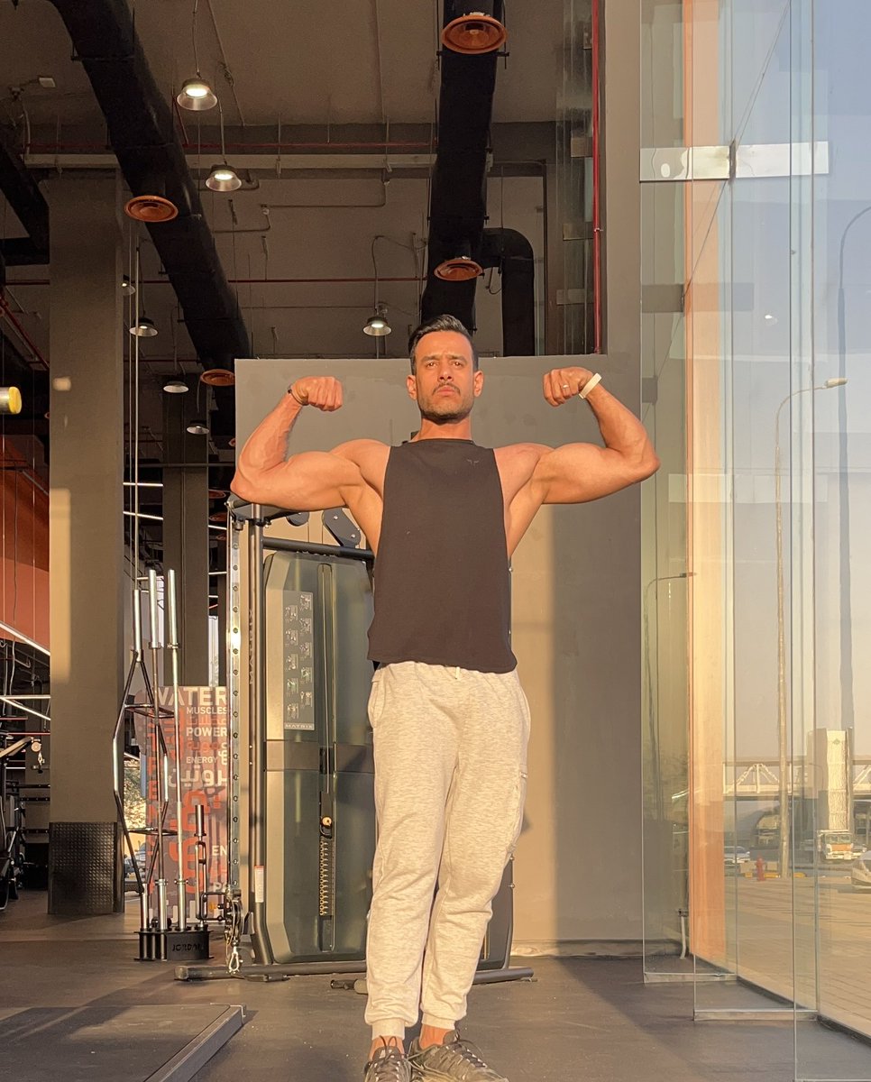 Mans0our's tweet photo. Be your own superhero 🫵. 

#SquatWolf
#LeadTheBack https://t.co/JpiSKBMBii