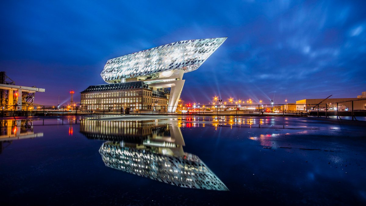 'k Hem et licht gezieng! 

#Antwerp #Antwerpen #denAntwerpenaar