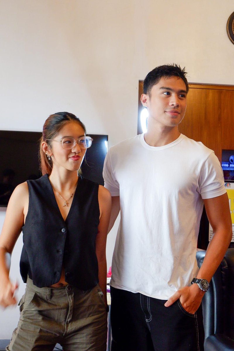 #KaoMiah before entering the cinema! 🧡🥰 

📸: capturedbymikhx