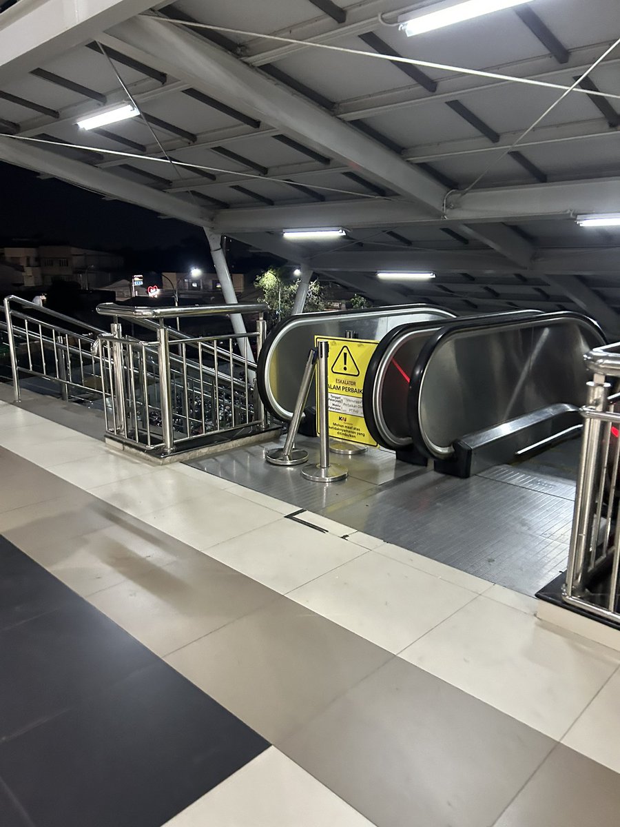 mπ°οΈ (@pernebangroket) on Twitter photo Day 10 | Gweh akan berenti ngepost sampe ni eskalator idup <a href="/CommuterLine/">KAI Commuter</a> <a href="/KAI121/">Kereta Api Indonesia</a> <a href="/txtdrbekasi/">TxtdariBekasy π΅πΈ</a> Day 10 | Gweh akan berenti ngepost sampe ni eskalator idup <a href="/CommuterLine/">KAI Commuter</a> <a href="/KAI121/">Kereta Api Indonesia</a> <a href="/txtdrbekasi/">TxtdariBekasy π΅πΈ</a>