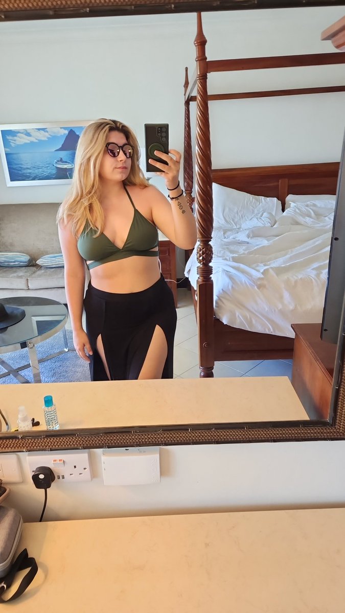 slimjaydy_'s tweet photo. Don't text, didn't set up international plan https://t.co/9OWf2eS12S