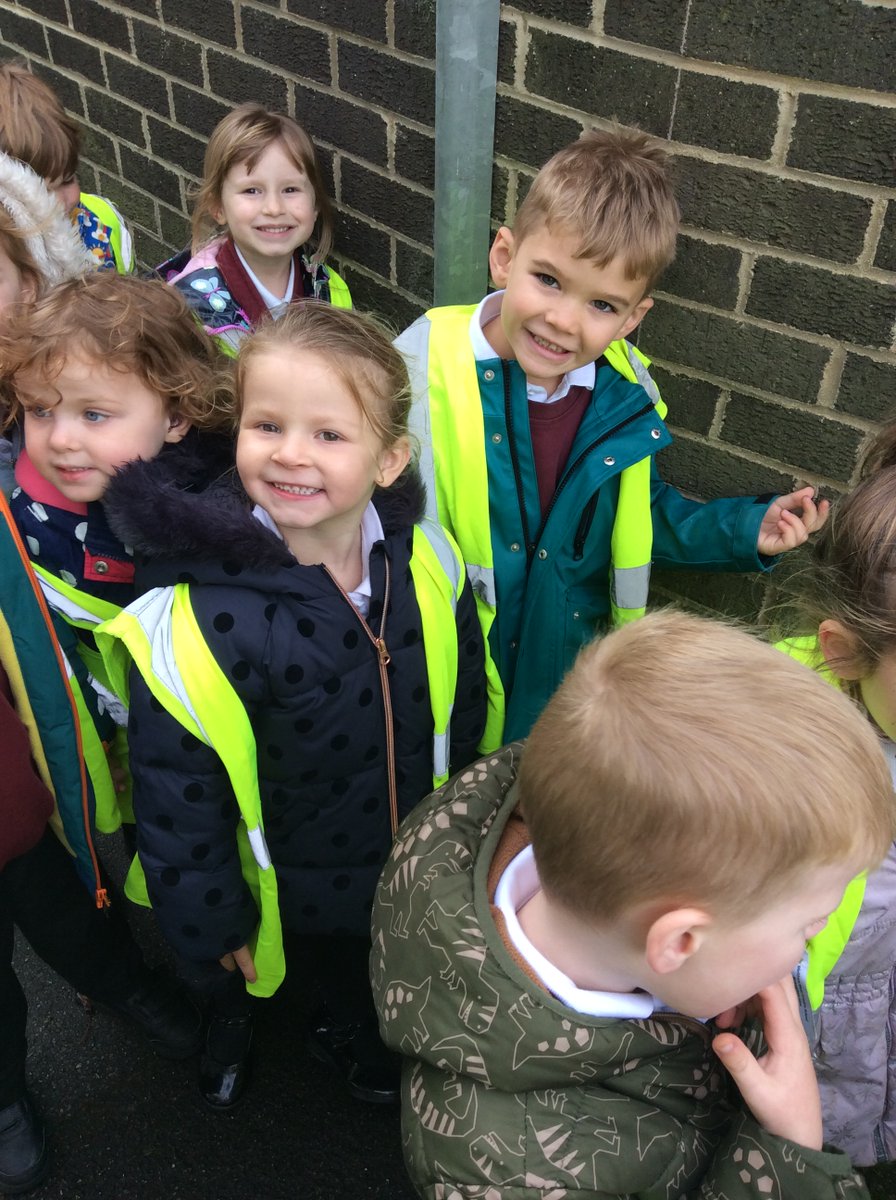 MelthamMoor's tweet photo. Reception enjoyed going on an Autumn walk around our local community. We loved talking about all the signs of Autumn we could see and we behaved amazingly! #MMReception #MMScience #MMGeography https://t.co/fkCGOhcp9f