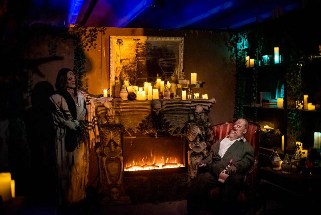CasaLomaToronto's tweet photo. Are you ready to make your Saturday extra spooky? Join us at Legends of Horror and experience a new realm of terror.

Tickets - https://t.co/IAyqu4SVpb 
#legendsofhorror #casaloma #casalomatoronto #halloween #spookyseason #hauntedhouse #todotoronto #october #fall https://t.co/Ix8zukcQaa