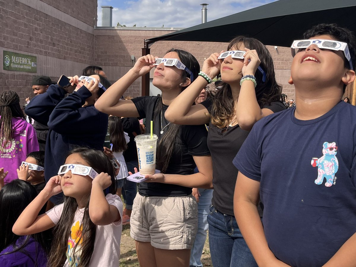 MaverickSAISD's tweet photo. It was great to see so many Dragons at our viewing party! #MESinspired @SAISD_Science @SAISDAcademics https://t.co/lAkF8qX2WV