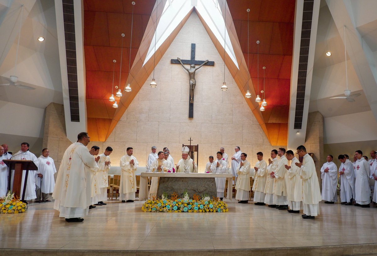 EverydayJesuits's tweet photo. A weekend of celebrations, as we had the Diaconate Ordination of @Jeswittyy together with 11 other Jesuits in Manila! 🙌🏼🥳🙏🏼 https://t.co/xq8Qlu2fSZ