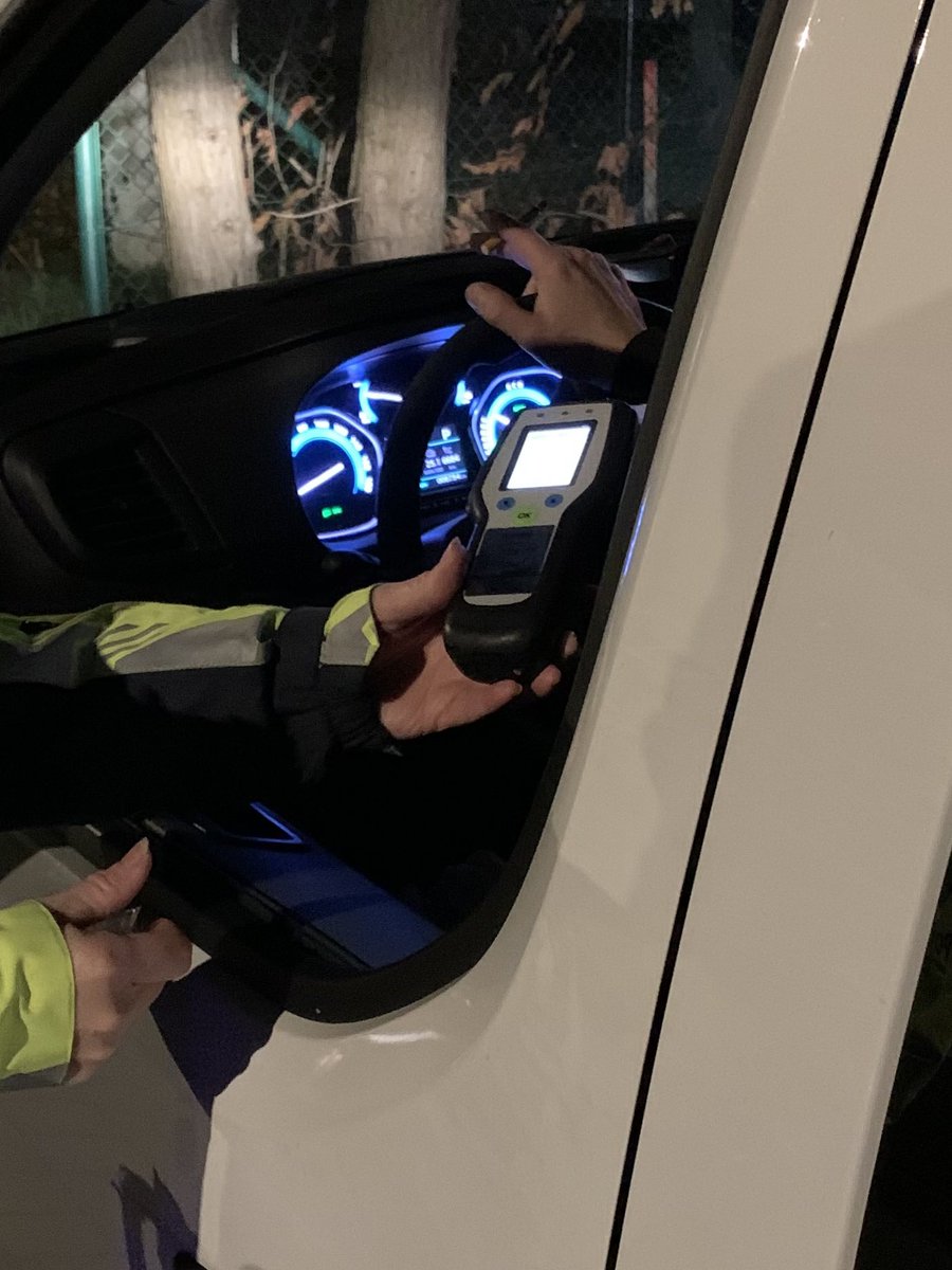 PZBrasschaat's tweet photo. Dit weekend controleerden we 619 bestuurders op alcohol & drugs 👉🏼 24 onder invloed van alcohol, 4 onder invloed van drugs, 11 OIRB. 95,5 % reed nuchter 👍 Groot gelijk dat je koos om veilig thuis te geraken! #grootgelijk #alcohol #ikbenbob #beloofd @BOB_bedankt https://t.co/auBNlvub07
