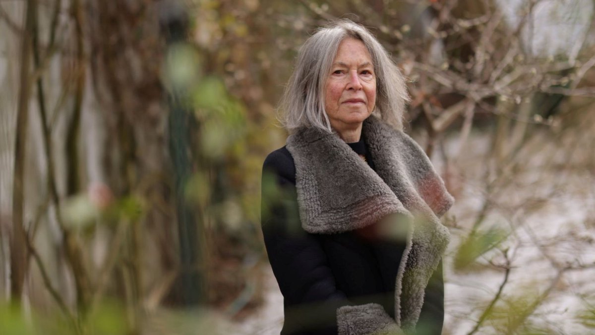 MemeNews74's tweet photo. US poet #LouiseGluck, who won the #Nobelprize for literature, dies aged 80
Her death was confirmed on Friday by #JonathanGalassi, her editor at Farrar, Straus &amp; Giroux. https://t.co/xt2GFz0fN5