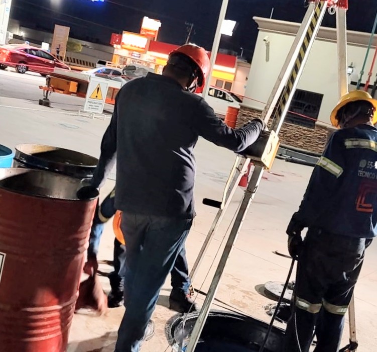 KuadratSol's tweet photo. La Empresa No. 1 y los mejores en #LimpiezaDeTanques✅ adaptando las actividades en condiciones atmosféricas adversas. Servicio Nocturno✅ #DespachoLimpio.✅ #CumpliendoConASEA ✅ Por un servicio sin desperdicio de agua. #SomosMedioAmbiente ✅  ⛽💯  https://t.co/ADRJEIq53i https://t.co/5g4l3DZ029