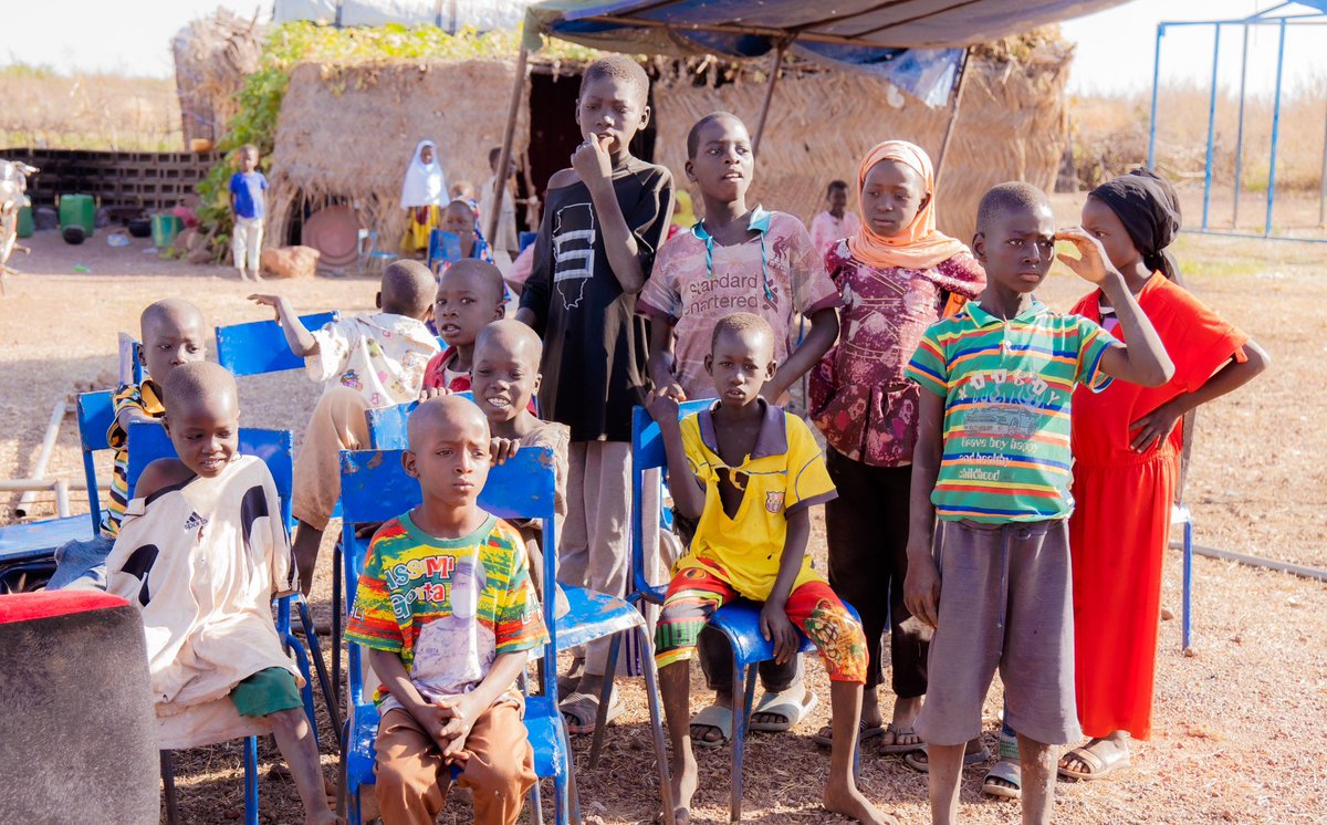 chaque guerre est une guerre contre les enfants.
Chaque enfant mérite un avenir meilleur.
Crédit photo📸: Malitof 
#Mali #camp #réfugies #guerre #terrorisme #terroriste #WarCrimes #children #rescue #RescueFamily #healt #save #stude #no #violent #world #savechildren #cicr #unhcr