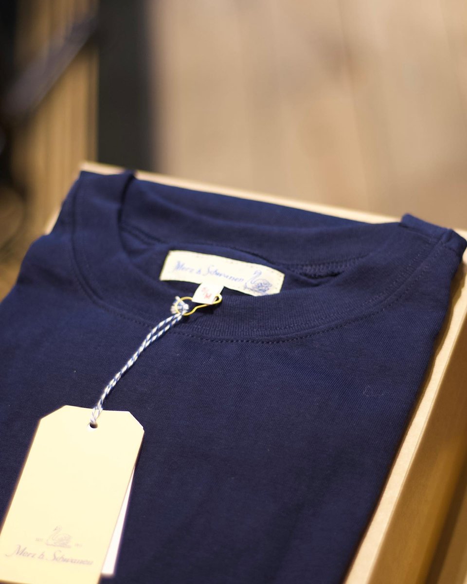 MerzbSchwanen's tweet photo. ⁠Your go-to piece for all those good moments.
This relaxed 1940s crew neck shirt is timeless, reliable, and oh-so-comfortable.
It's crafted with high-quality materials and impeccable details.
Get yours now and experience the perfect blend of style and comfort.

📷️⁠@housesshop https://t.co/BcEnAplY0I