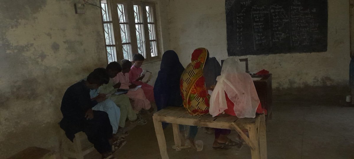 sscsindh's tweet photo. Sindh Students Council held a "Free English Class" in village 21st Dadh, Sakrand. Students were taught "Adjective and its Degrees/English Sounds." Number of students from village attended the class. 

Sindh Students Council ~ Chapter Village 21st Dadh, Sakrand https://t.co/yqQKOsN9Fj